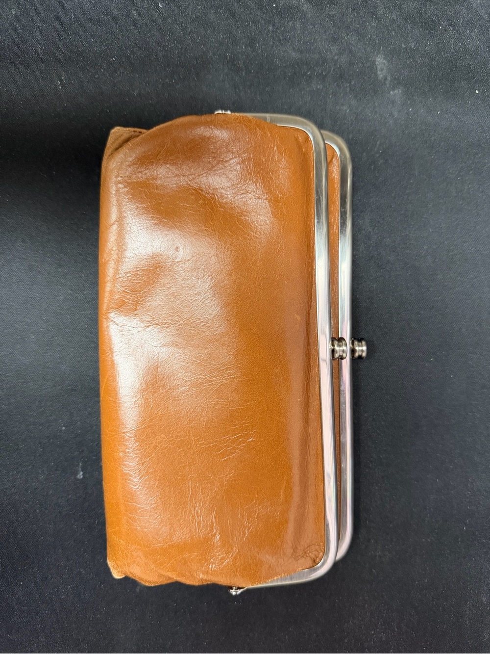 HOBO Classic Women's Leather Kiss-Lock Wallet - Camel